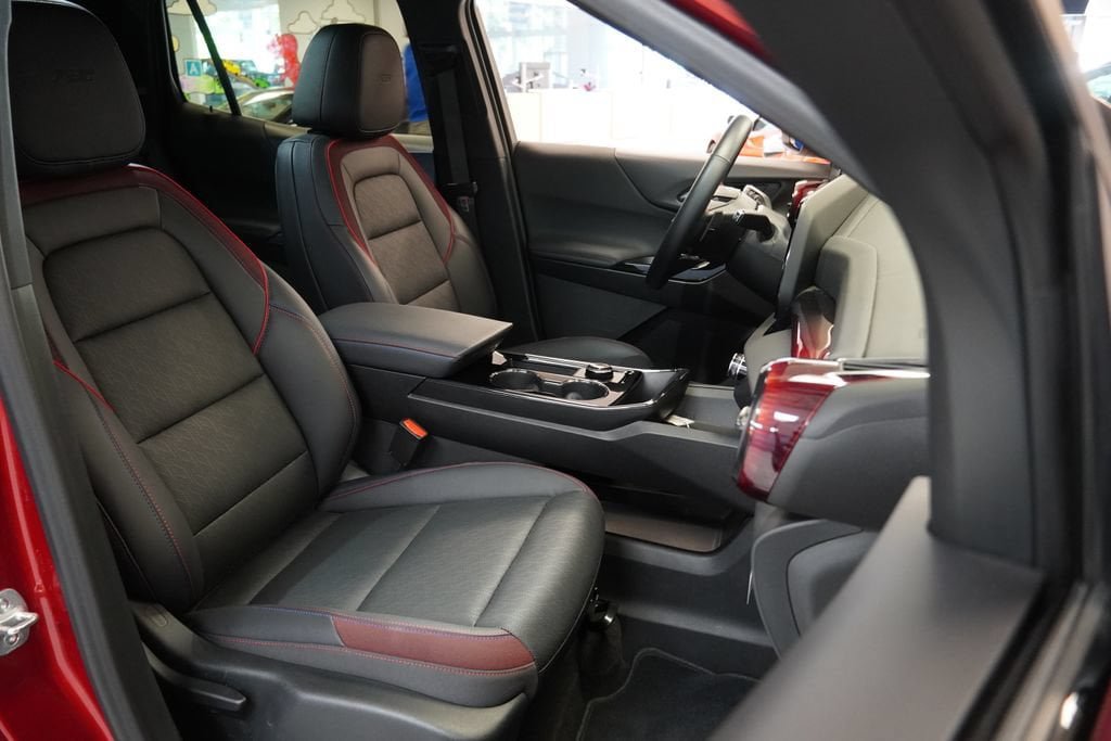 New 2026 Chevrolet Equinox RS w/ LPO, Floor Liner Package AWD/4WD image 37