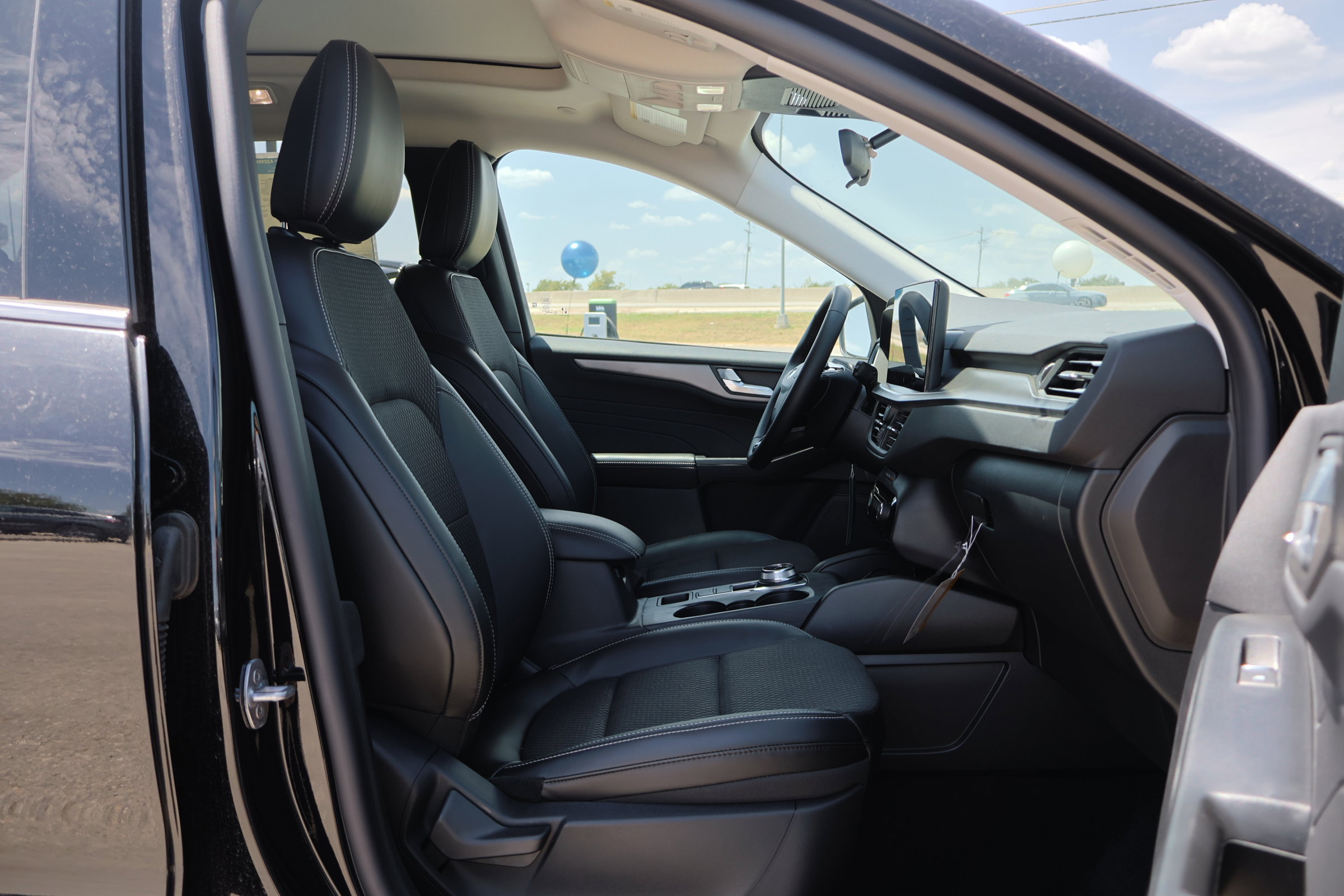 New 2025 Ford Escape SE image 39