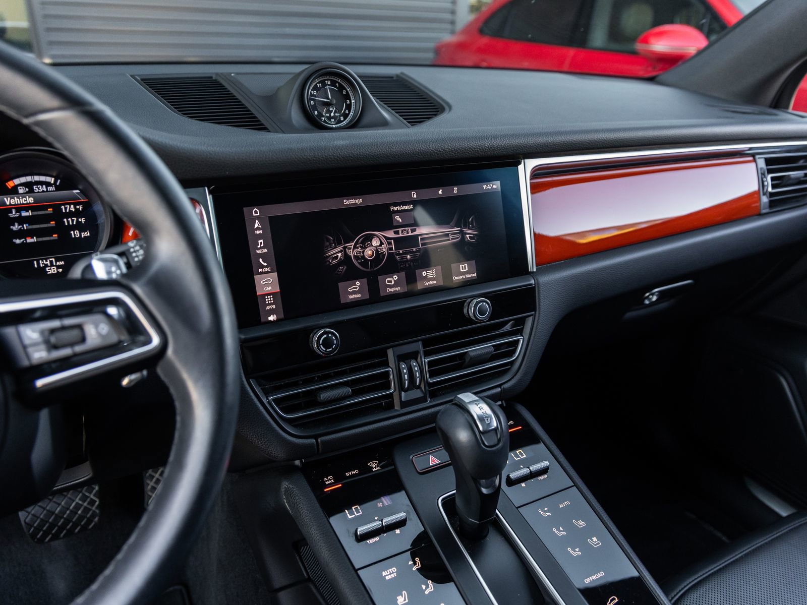 Certified 2024 Porsche Macan S image 31