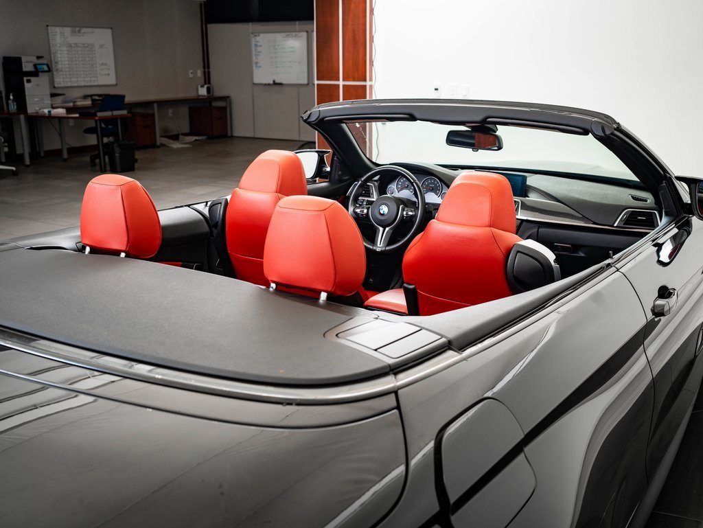 Used 2018 BMW M4 Convertible image 23