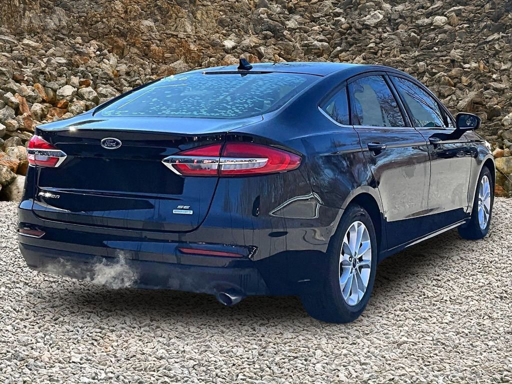 Used 2019 Ford Fusion SE image 2