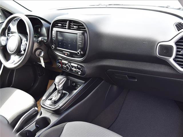Used 2023 Kia Soul LX w/ LX Technology Package image 24