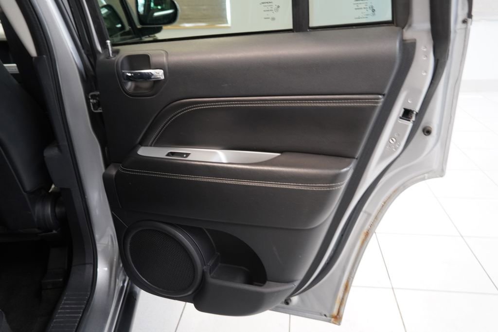 Used 2016 Jeep Compass Latitude AWD/4WD image 27