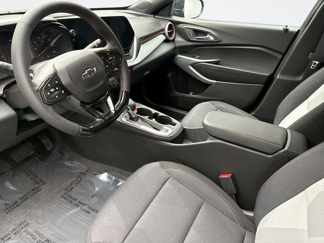 Used 2025 Chevrolet Trax RS image 10