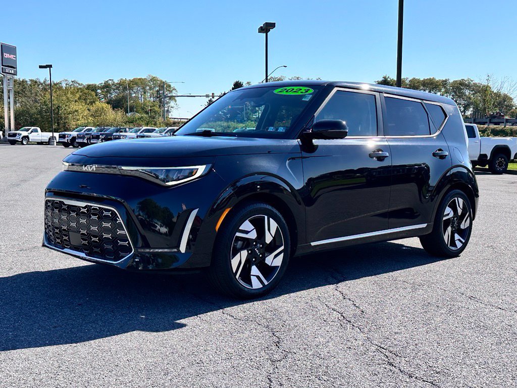 Used 2023 Kia Soul GT-Line w/ GT-Line Technology Package FWD image 2