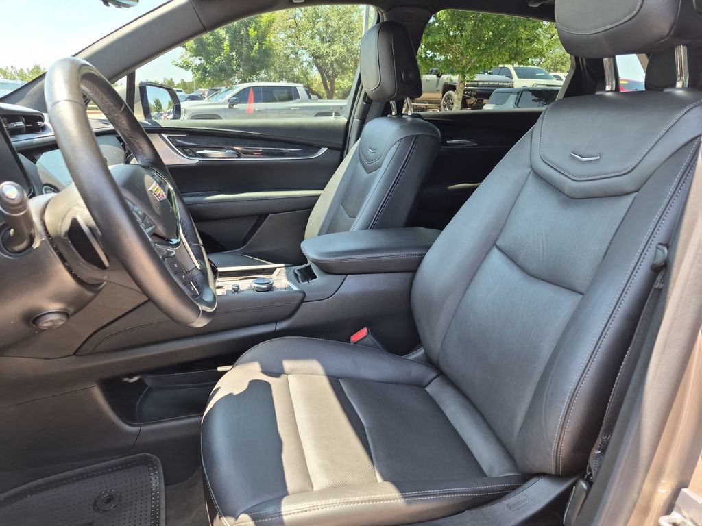 Used 2023 Cadillac XT5 Premium Luxury w/ Technology Package AWD/4WD image 18