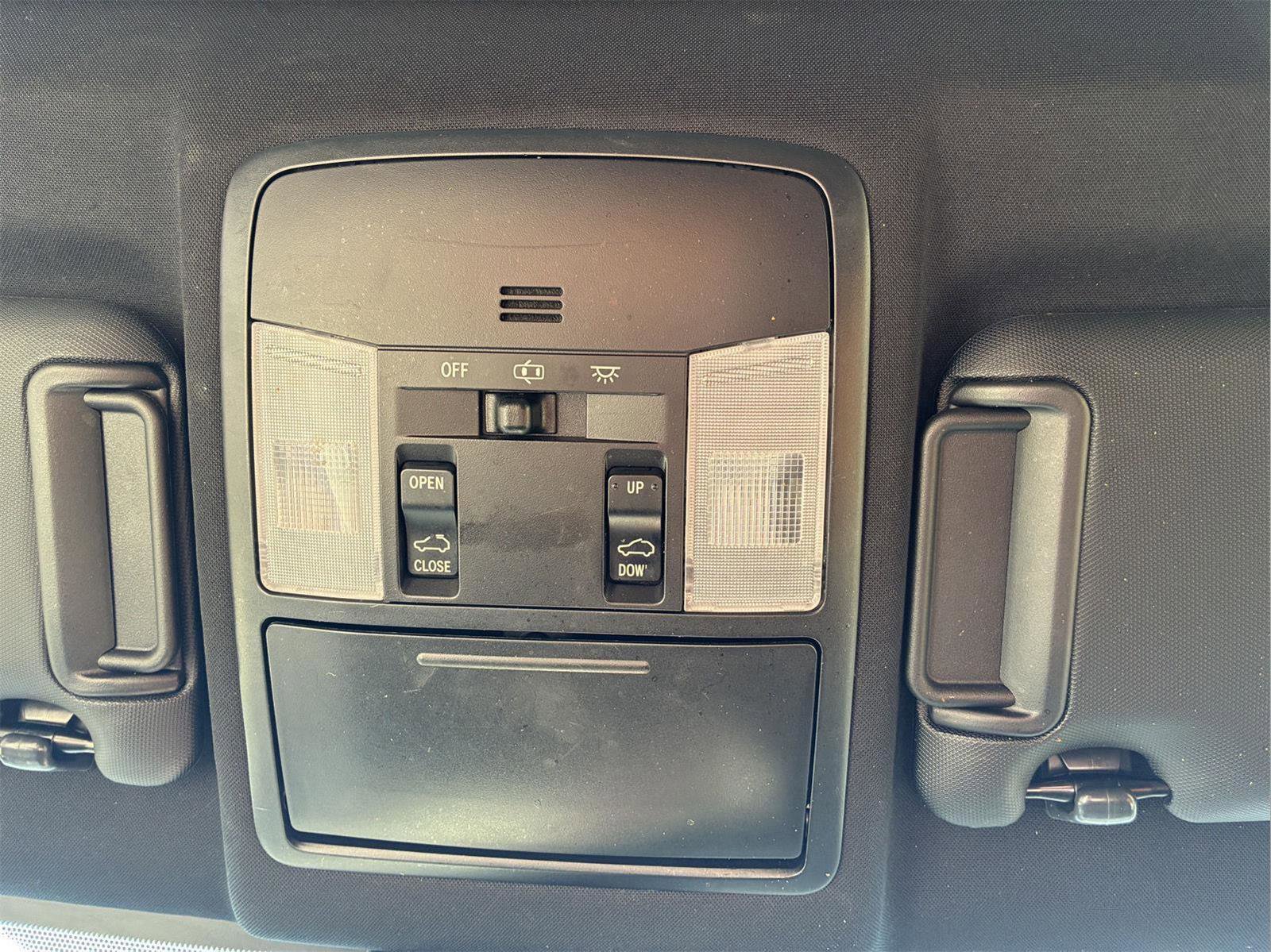 Used 2018 Toyota RAV4 SE w/ Power Extra Value Package AWD/4WD image 27