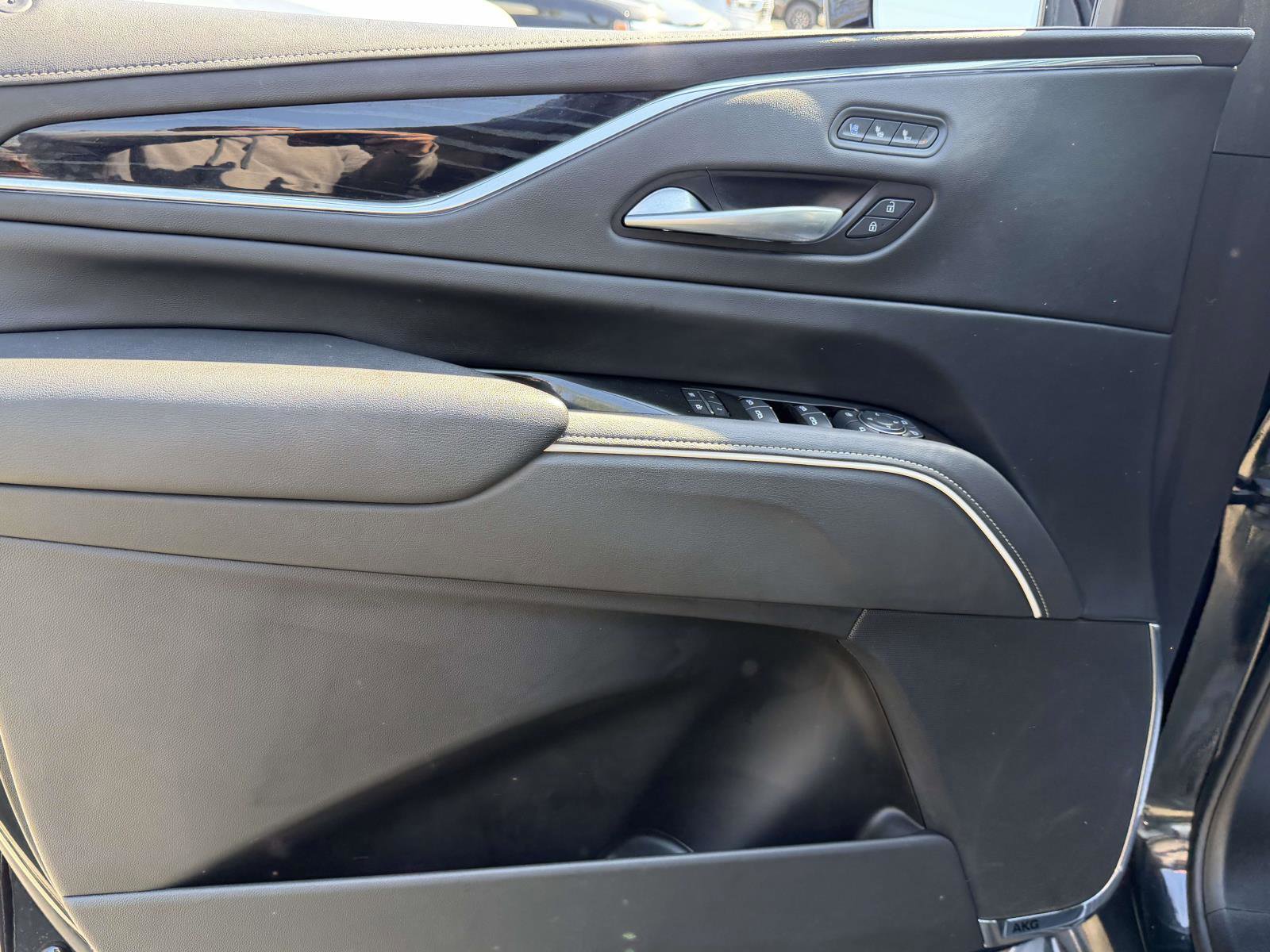 Certified 2024 Cadillac Escalade Sport w/ LPO, ONYX Package AWD/4WD image 20