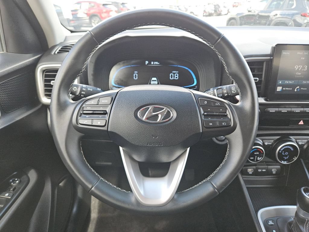 Used 2025 Hyundai Venue SEL FWD image 20