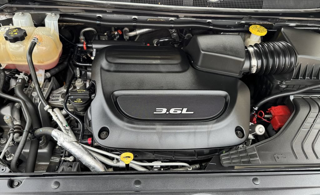 Used 2018 Chrysler Pacifica Touring-L FWD image 10