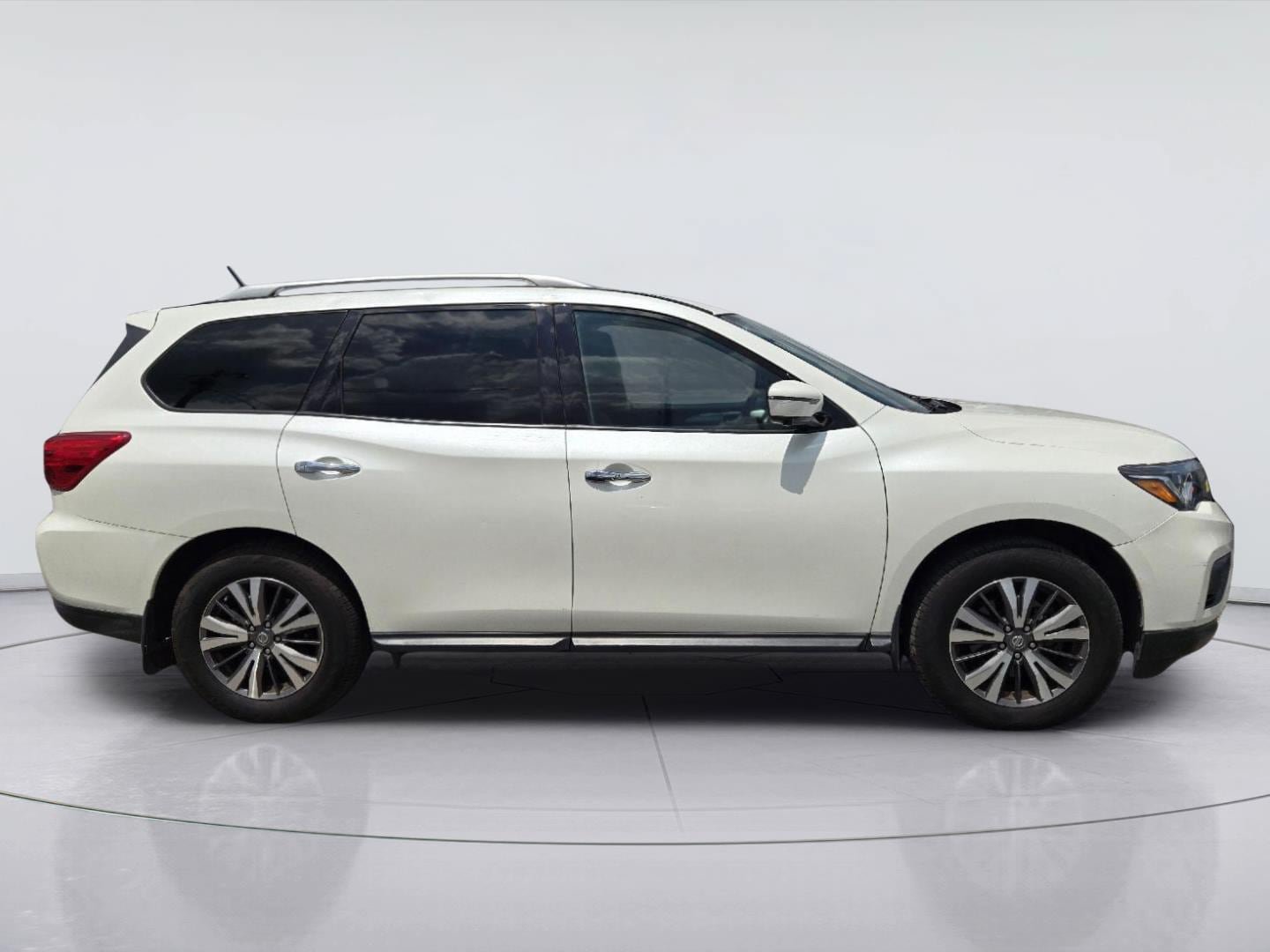 Used 2017 Nissan Pathfinder SL w/ SL Premium Package AWD/4WD image 4