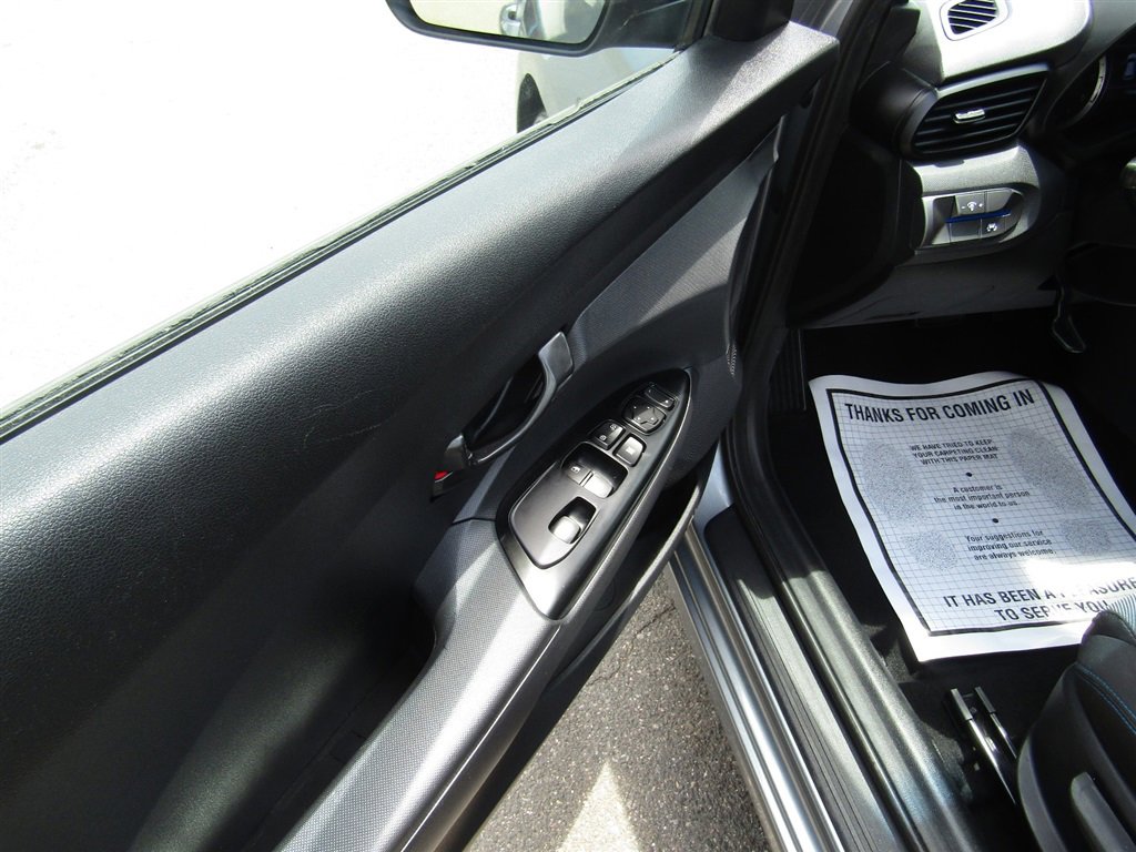 Used 2020 Hyundai Veloster 2.0 FWD image 13