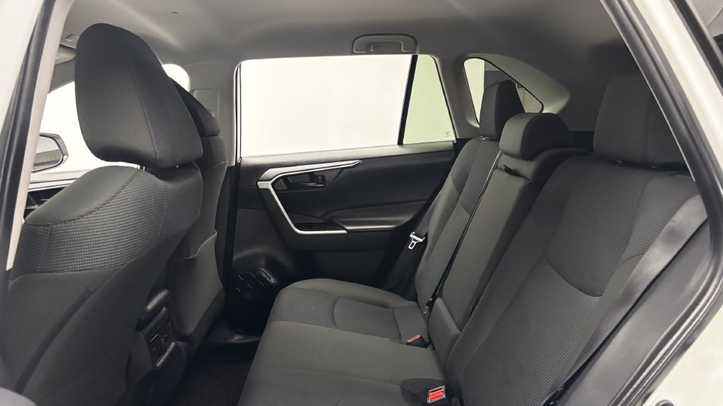 Used 2025 Toyota RAV4 LE AWD/4WD image 30