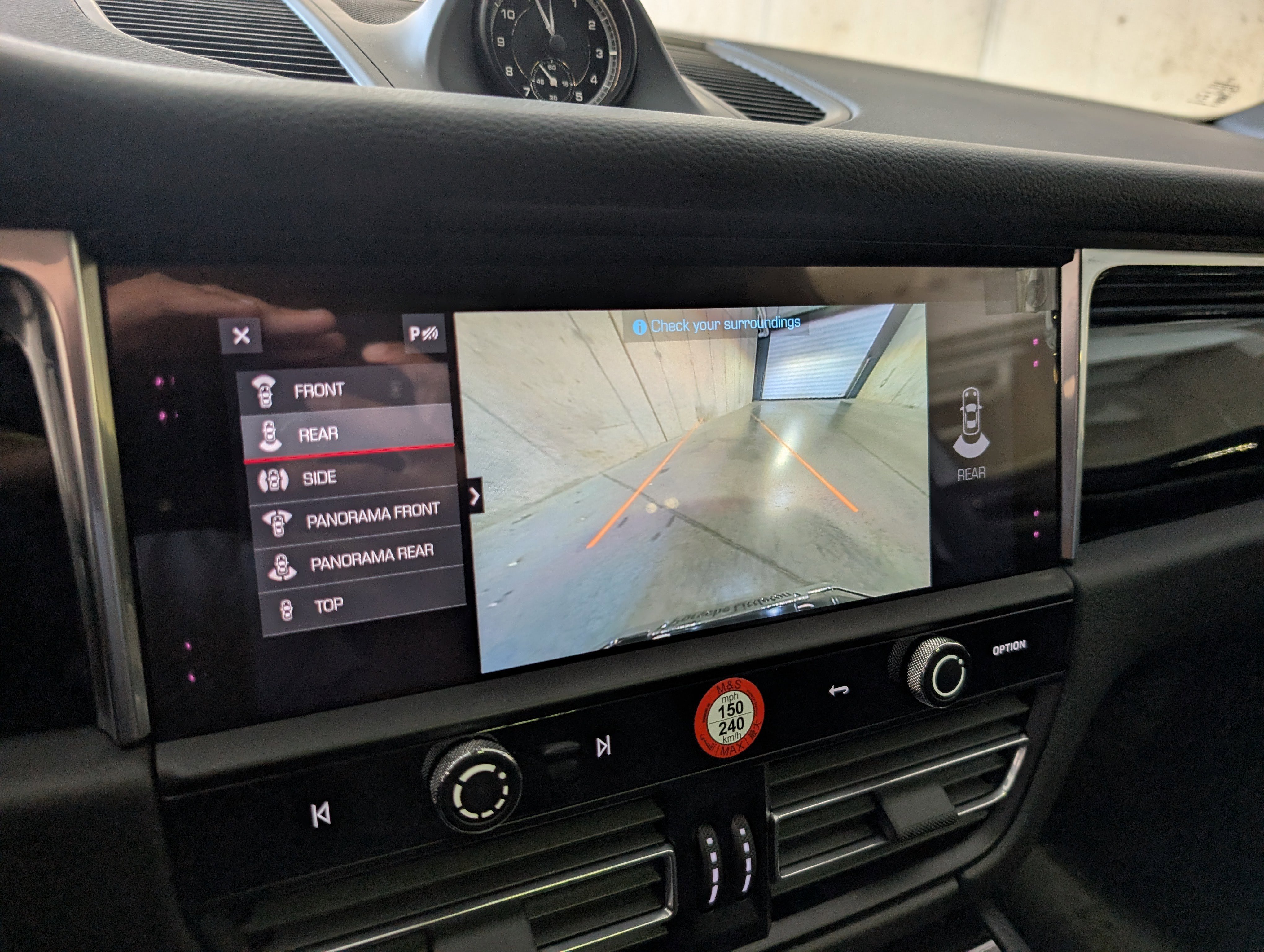 Used 2025 Porsche Macan image 36