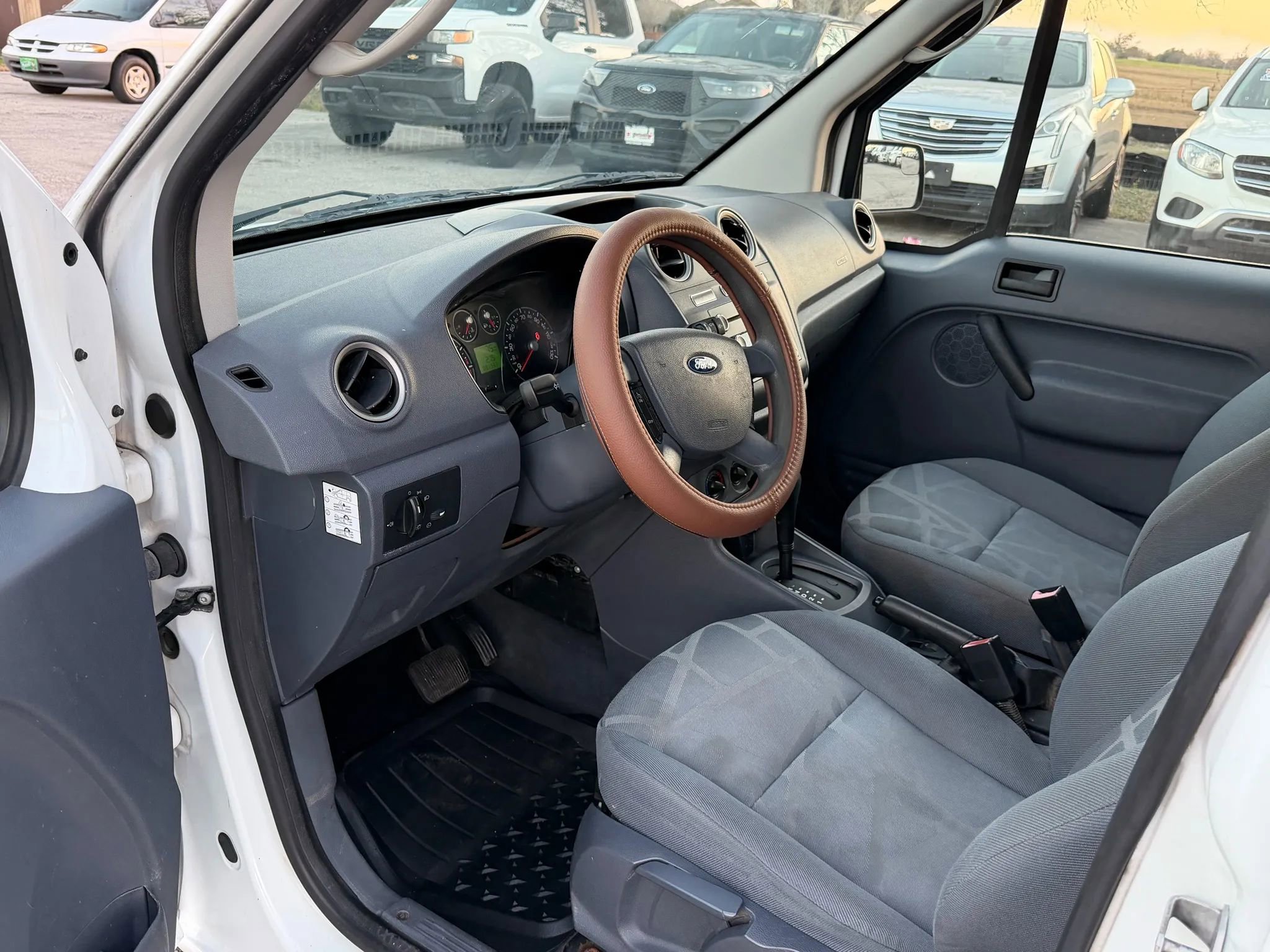 Used 2013 Ford Transit Connect XLT image 9