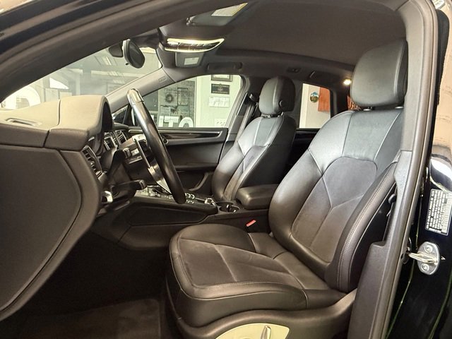 Used 2018 Porsche Macan AWD/4WD image 6