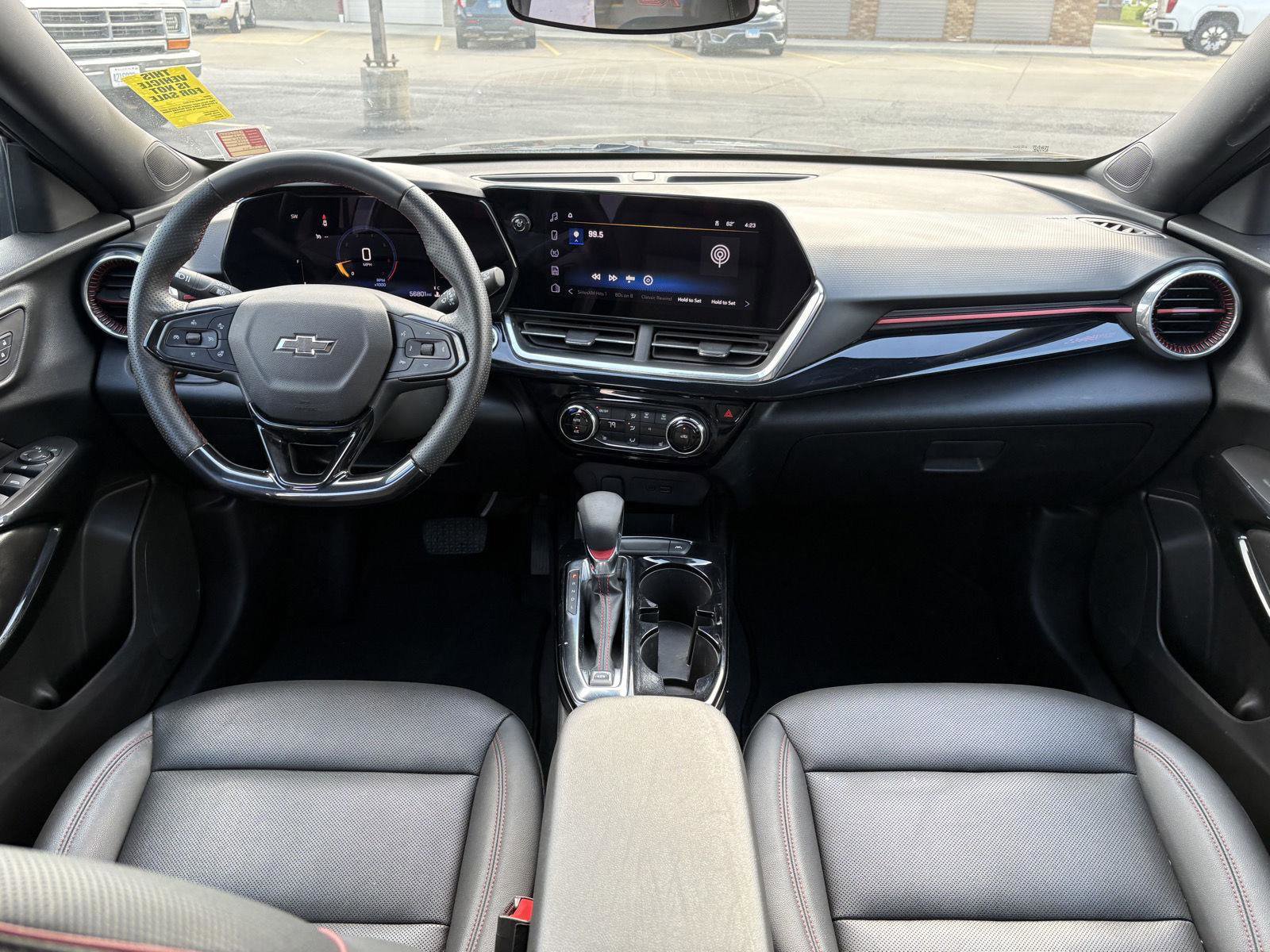 Used 2025 Chevrolet Trax RS FWD image 11