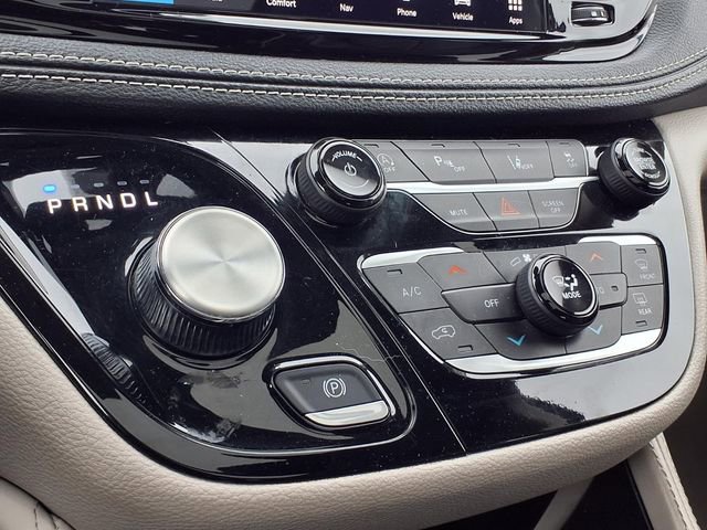 Used 2024 Chrysler Pacifica Limited FWD image 15