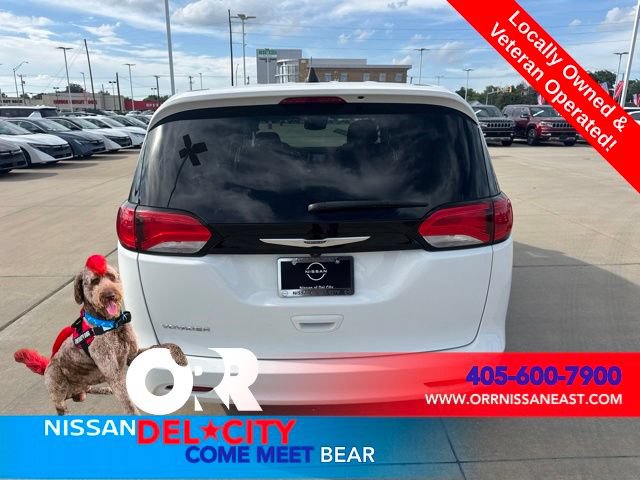 Used 2023 Chrysler Voyager LX FWD image 4