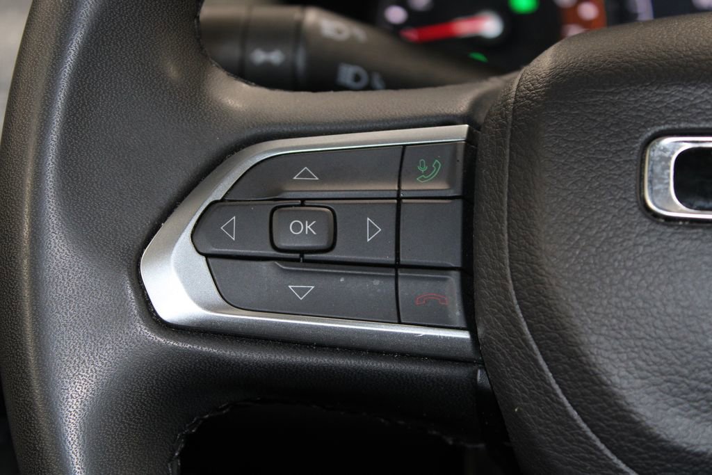 Used 2024 Jeep Compass Latitude image 32