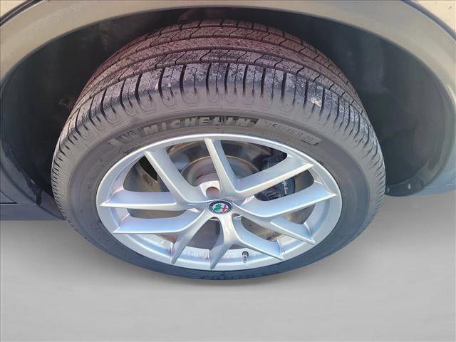 Used 2018 Alfa Romeo Stelvio AWD image 12