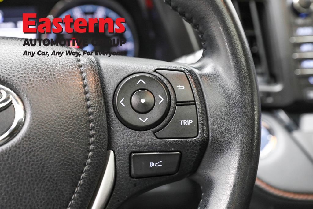 Used 2018 Toyota RAV4 SE image 16
