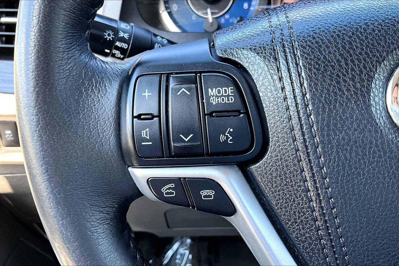 Used 2017 Toyota Sienna XLE FWD image 17