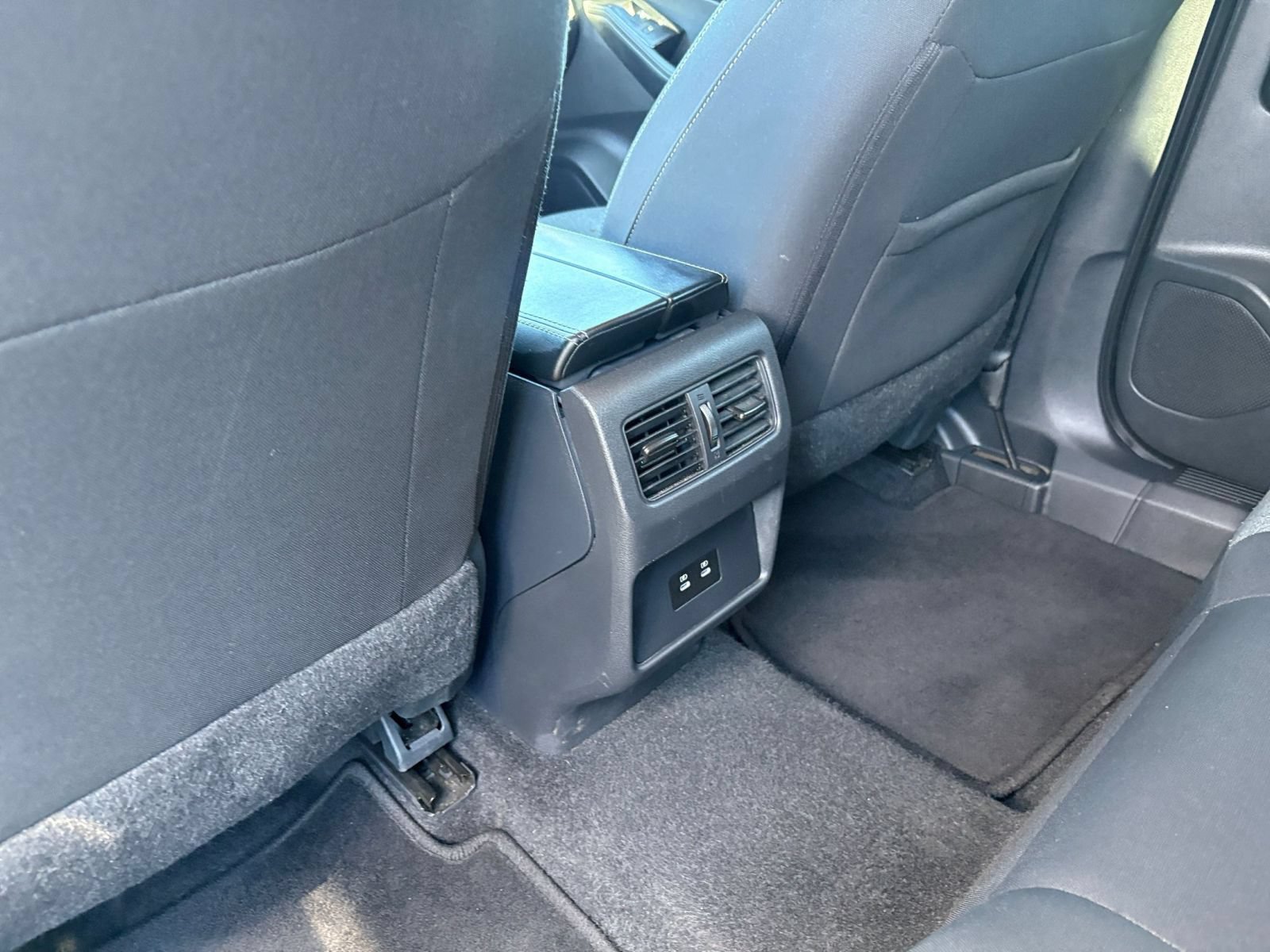 Used 2025 Nissan Rogue SV FWD image 24