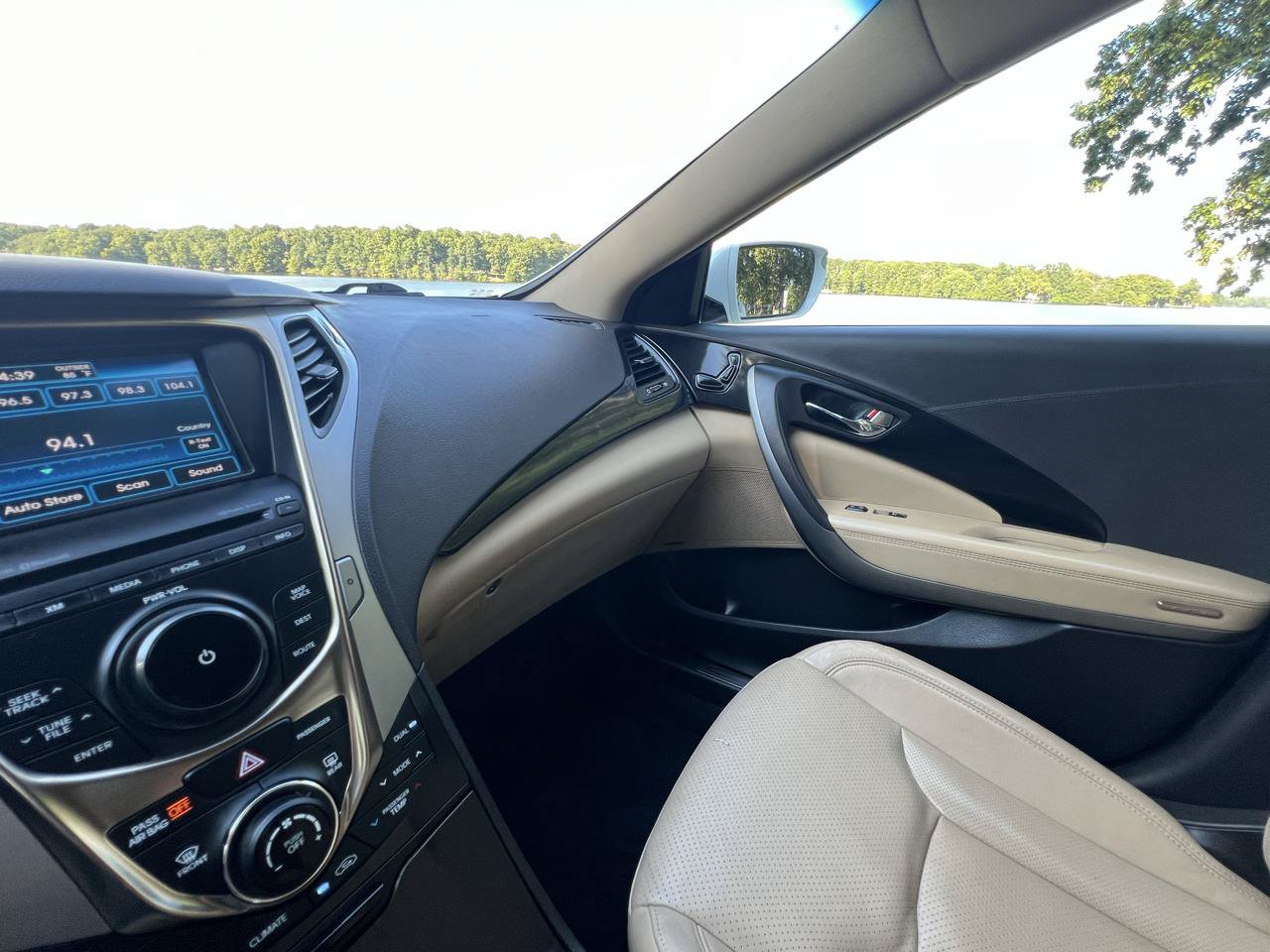 Used 2013 Hyundai Azera FWD image 16