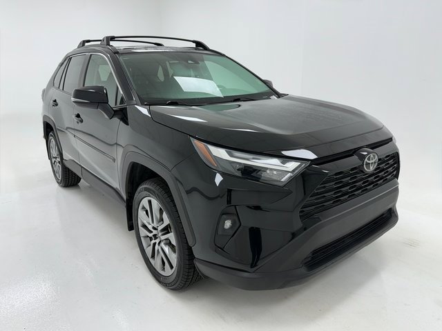 Used 2022 Toyota RAV4 XLE Premium image 2