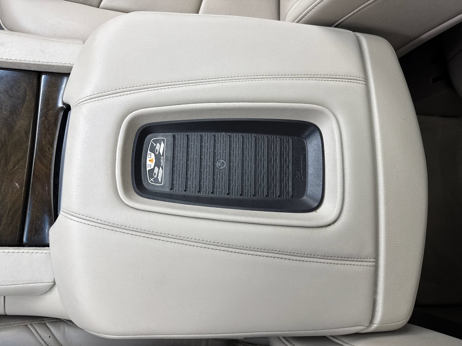 Used 2018 Cadillac Escalade Luxury RWD image 32