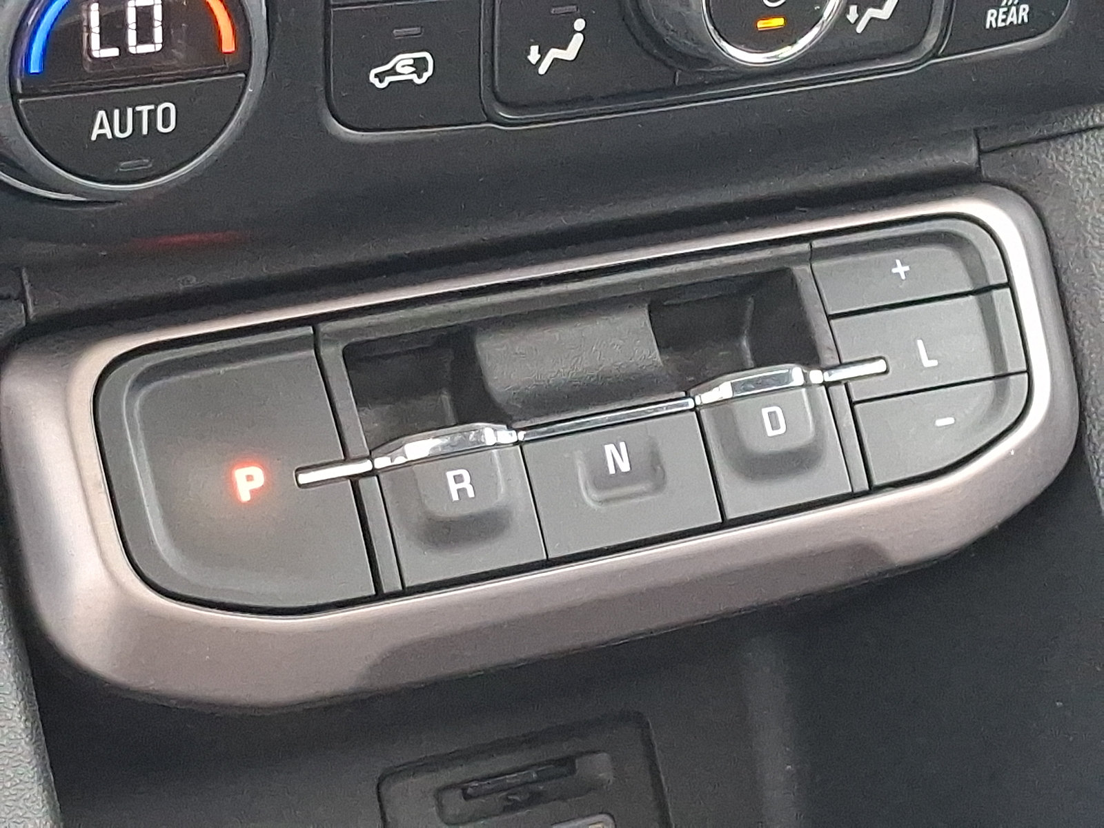 Used 2021 GMC Acadia AT4 w/ Trailering Package AWD/4WD image 15