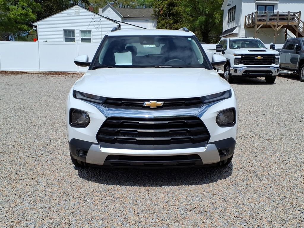 Used 2023 Chevrolet TrailBlazer LT FWD image 2