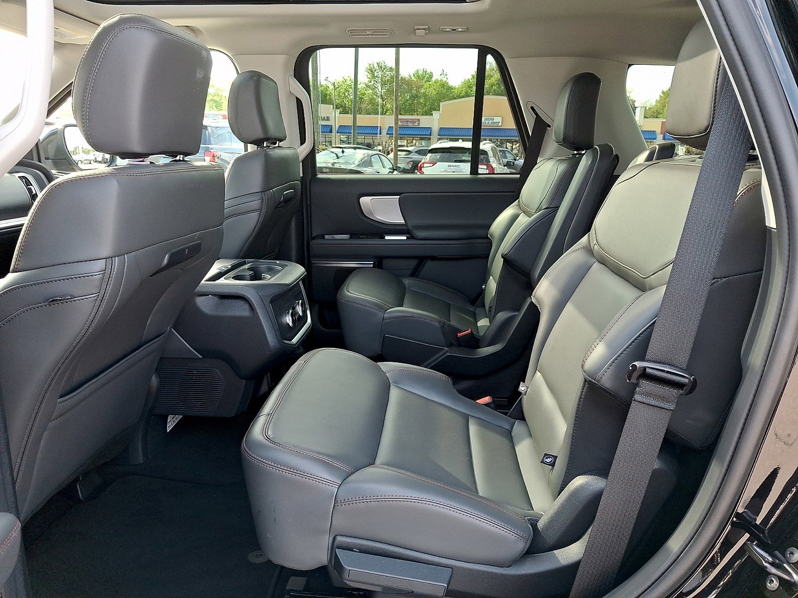 Certified 2025 Ford Expedition Active image 9