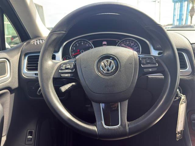 Used 2014 Volkswagen Touareg Sport AWD/4WD image 13
