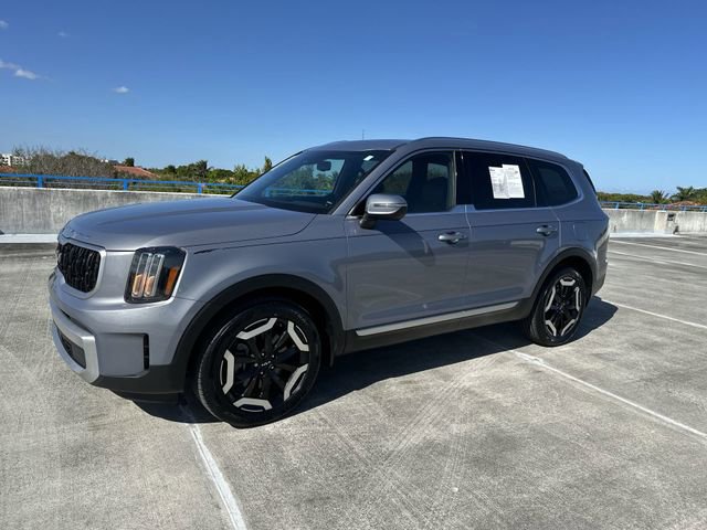 Used 2024 Kia Telluride EX w/ EX Captain's Chair Package image 35
