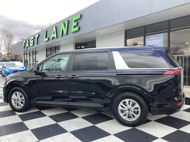 Used 2023 Kia Carnival LX FWD image 3