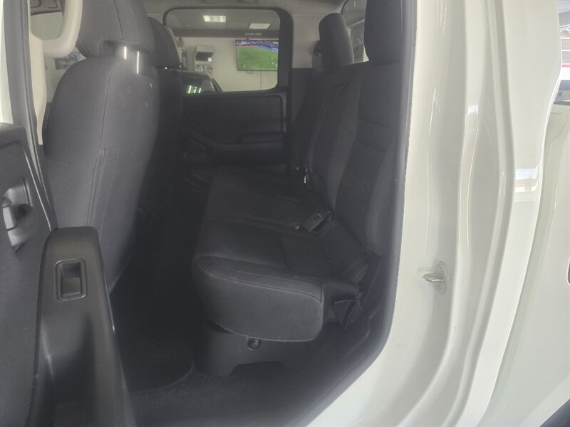 Used 2022 Nissan Frontier S RWD image 11