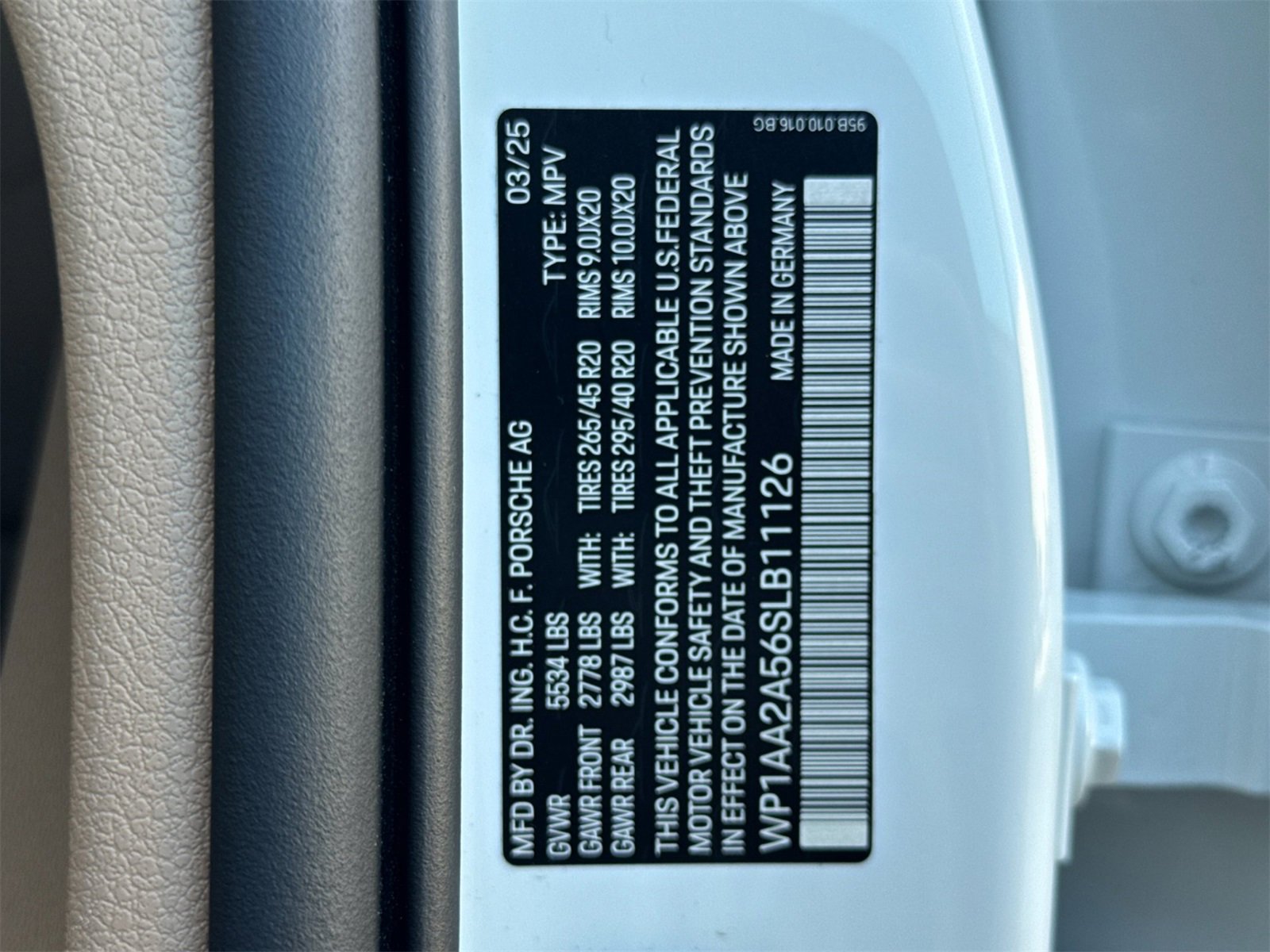 Used 2025 Porsche Macan image 34