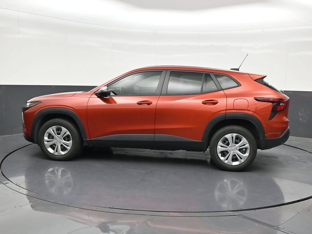 Used 2024 Chevrolet Trax LS FWD image 2