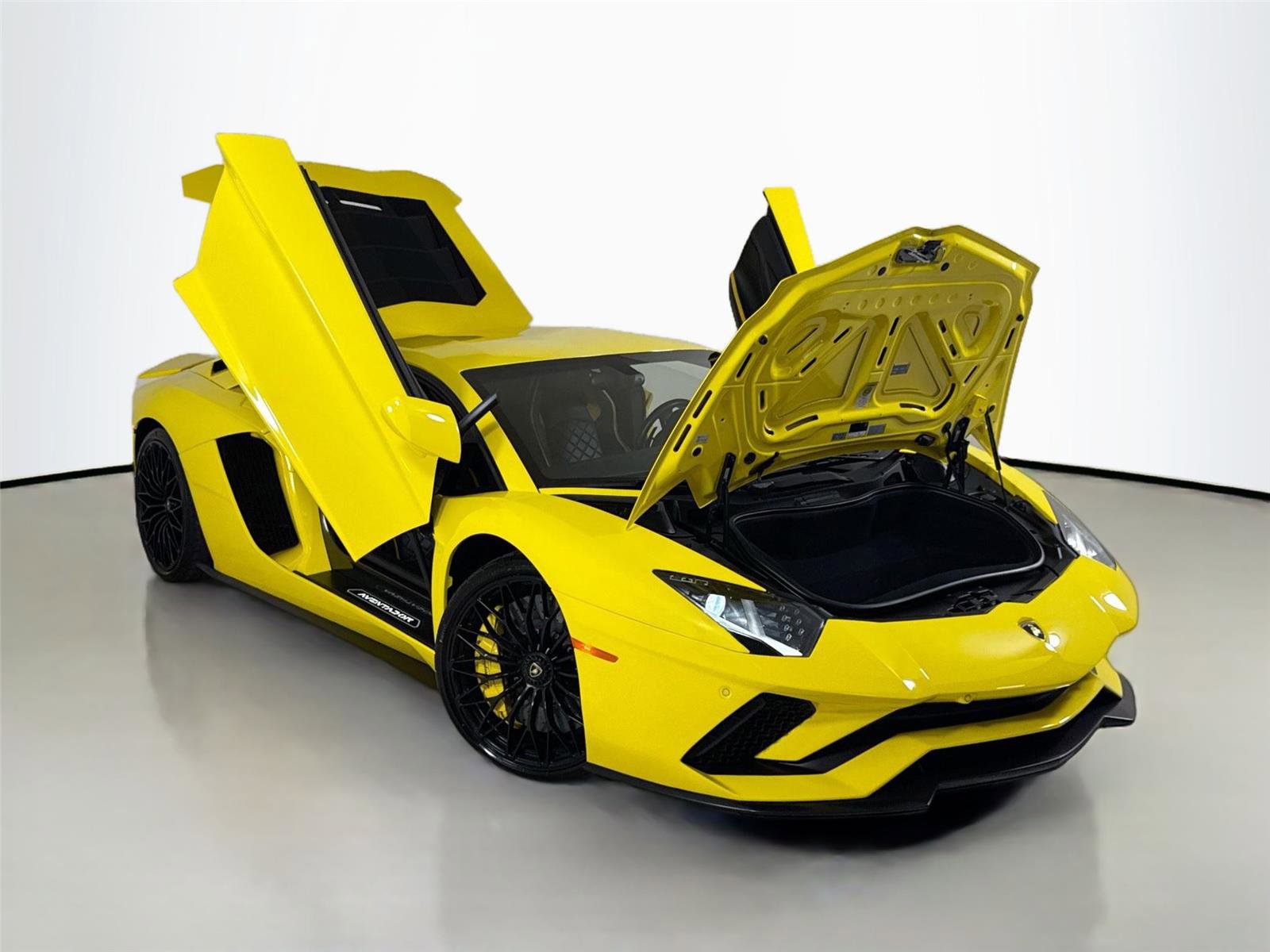 Used 2018 Lamborghini Aventador S AWD/4WD image 37