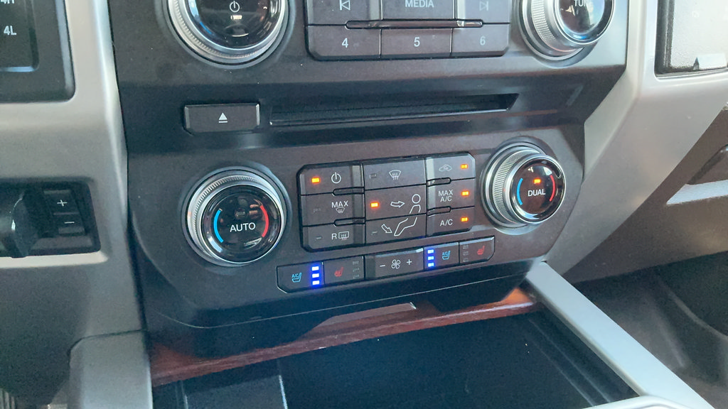 Used 2018 Ford F250 King Ranch w/ King Ranch Ultimate Package AWD/4WD image 16