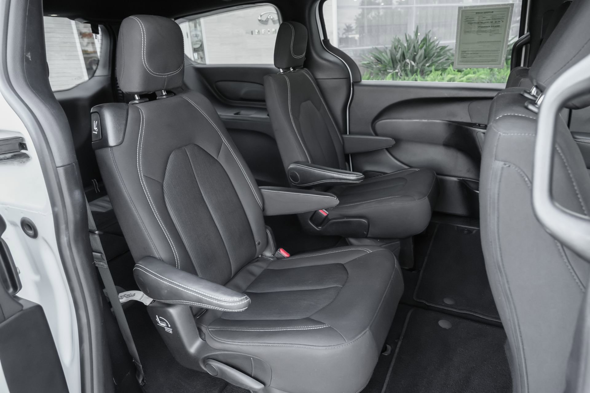 Used 2024 Chrysler Pacifica Touring image 34