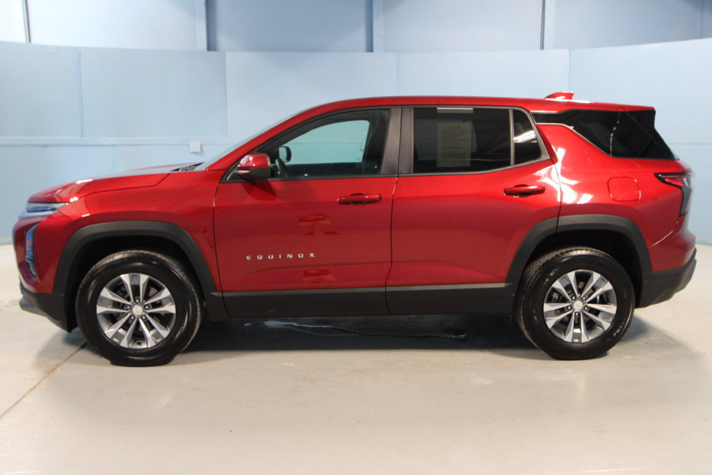 Used 2026 Chevrolet Equinox LT FWD image 25