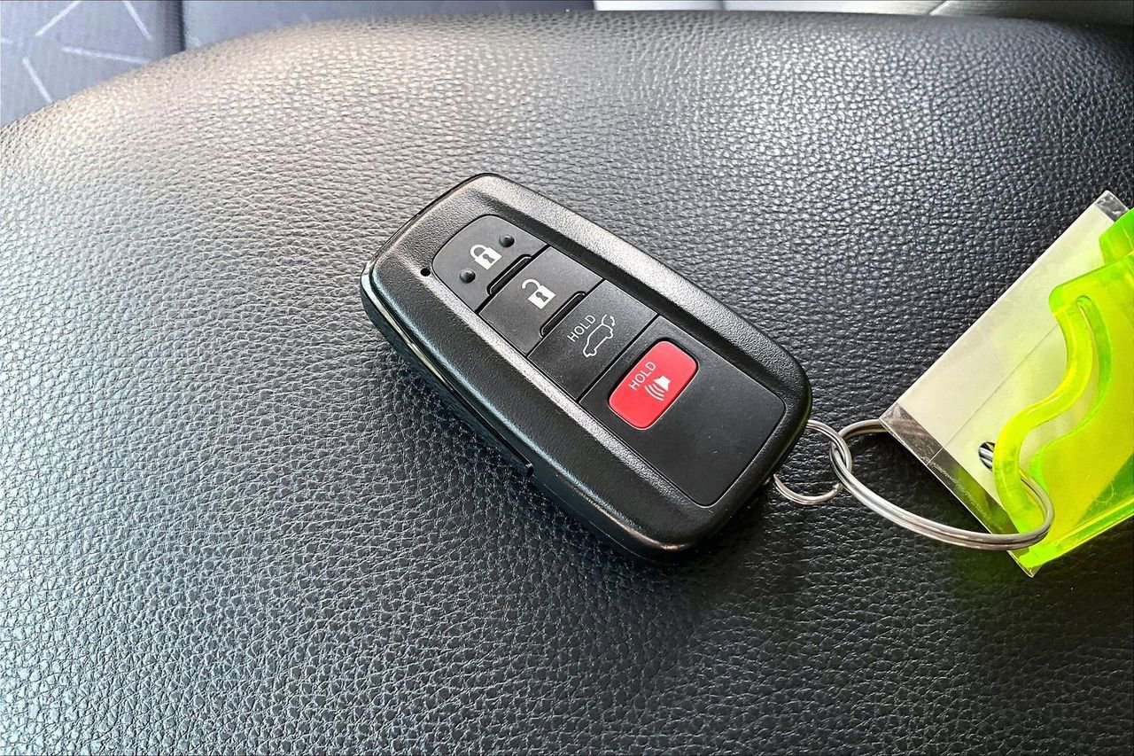 Used 2025 Toyota RAV4 XLE w/ Convenience Package image 36