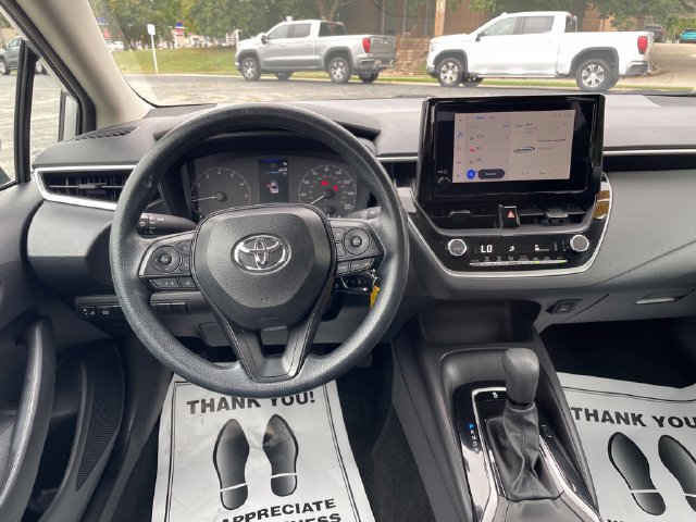 Used 2025 Toyota Corolla LE FWD image 13