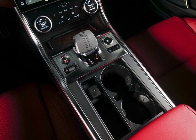 Used 2024 Jaguar XF R-Dynamic SE image 17