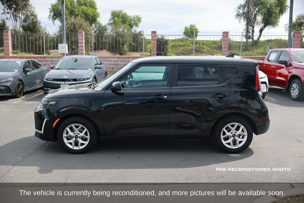 Used 2023 Kia Soul LX w/ LX Technology Package image 2
