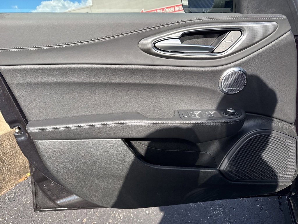 New 2025 Alfa Romeo Giulia AWD image 13