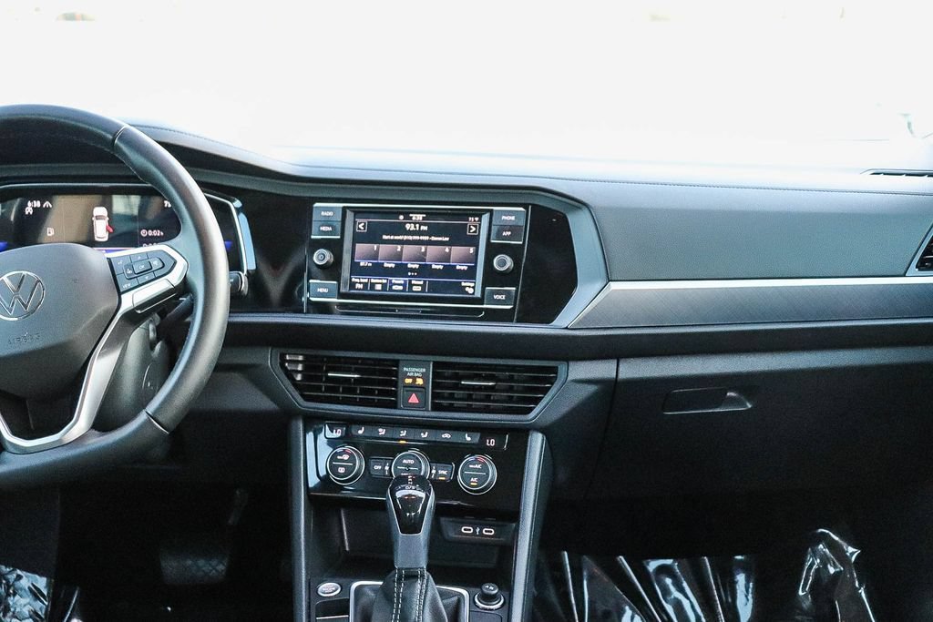 Used 2023 Volkswagen Jetta SE FWD image 15